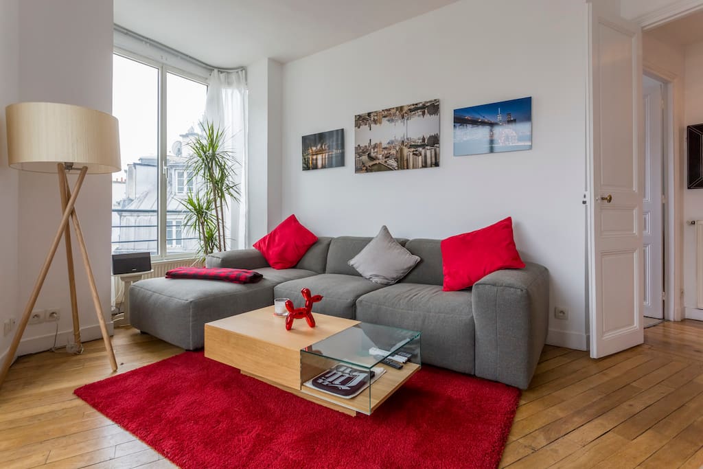 Very bright and cosy Living room, with an amazing view of Paris. Big 3 meters sofa.