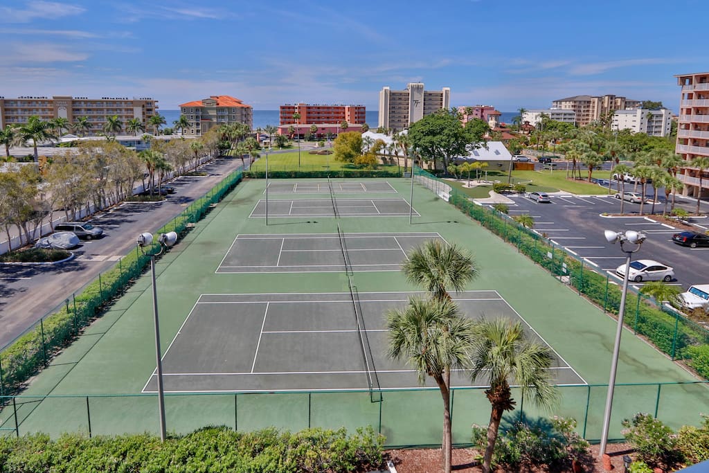 4 tennis courts, 2 lighted