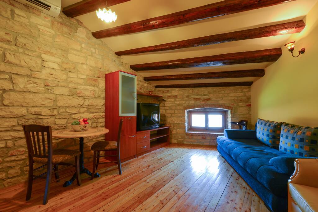 Cozy studio apartment in the heart of a small picturesque town Buje