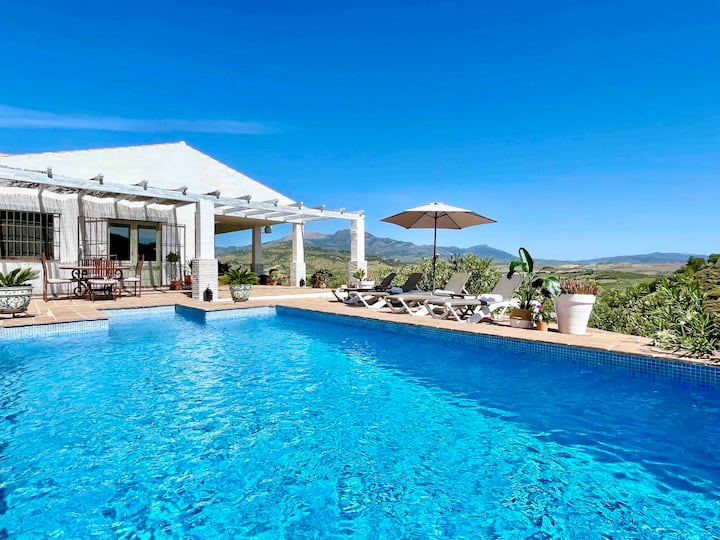 Your Andalusian Villa with views, pool, A/C, WIFI