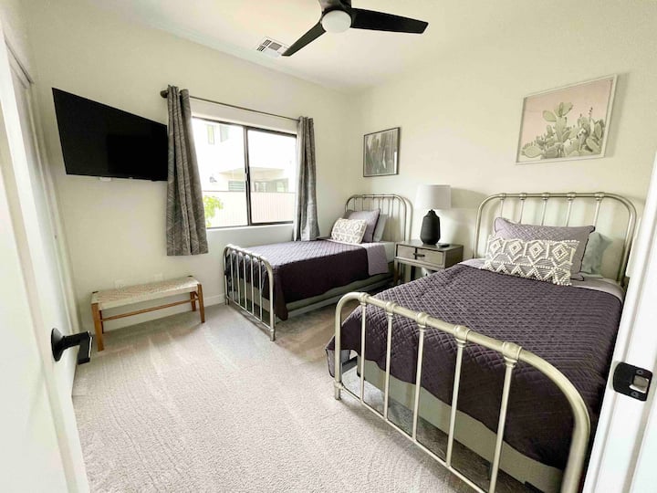 Dvije spavaće sobe s bračnim krevetom i pametnim TV-om