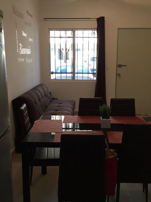 Excelente iluminación y ventilación , aire acondicionado en sala -comedor y las 2 recamaras