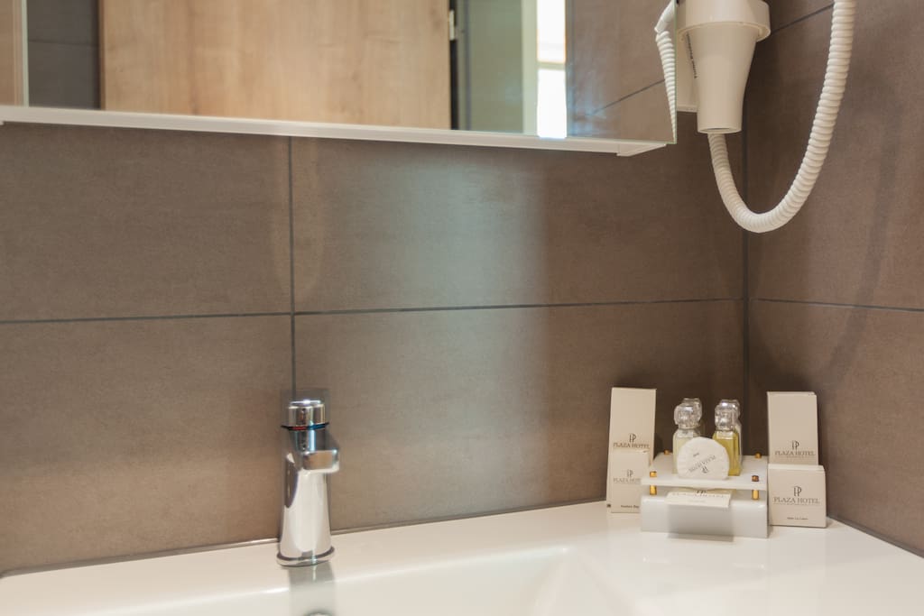Gratis Kosmetikartikel (Shampoo, ...)