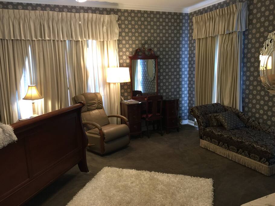 Seating and Dresser