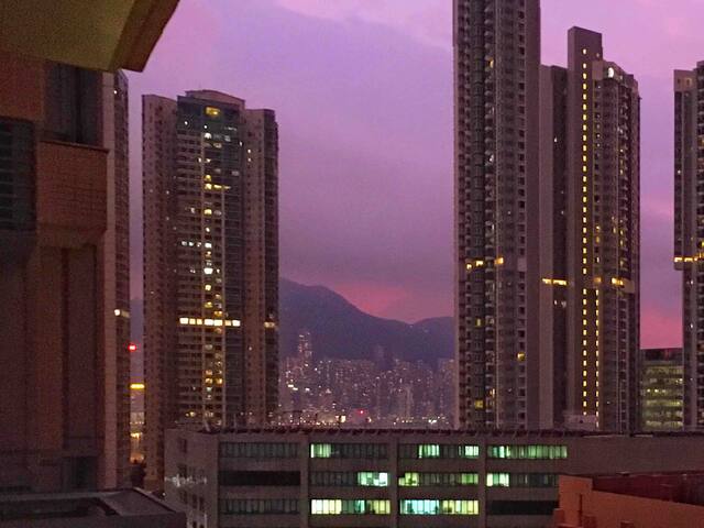 Mong kok• Amazing luxury apt fits 4 close to MTR