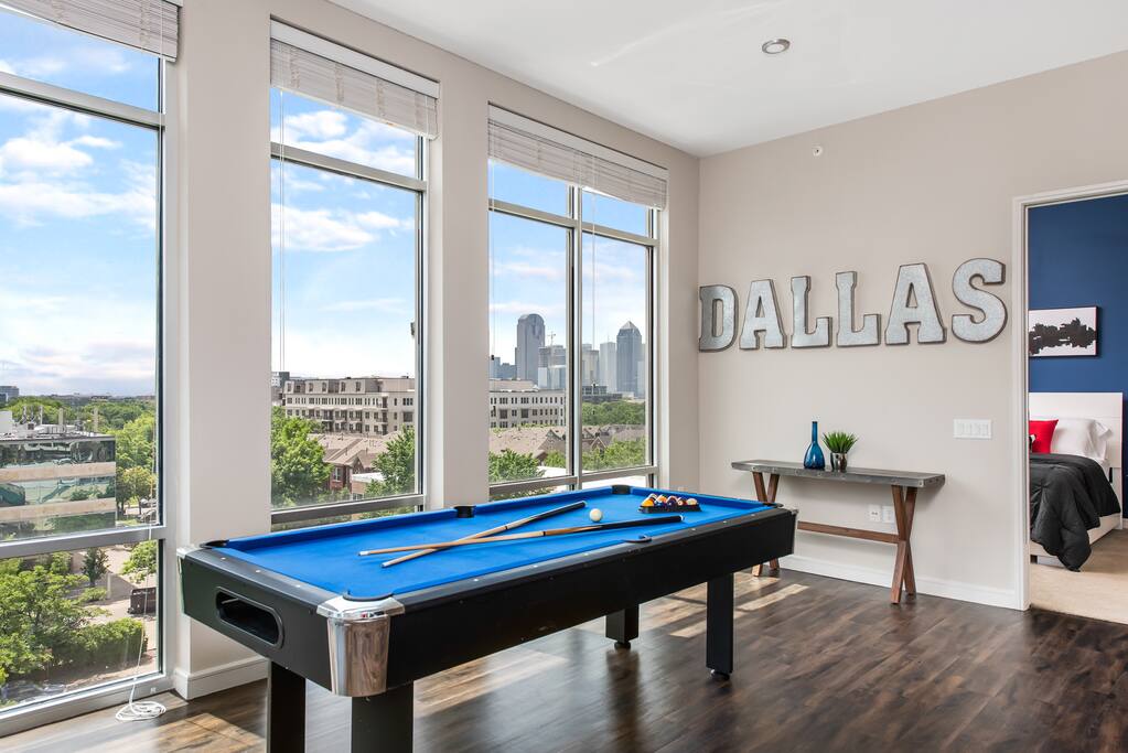 IVY| Dallas | 2BD/2BA Penthouse| Best of Uptown - 댈러스의 아파트에서 살아보기, 텍사스, 미국