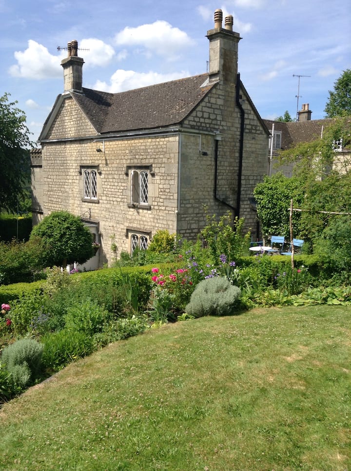 Beautiful Grade 2 listed house in central Stroud