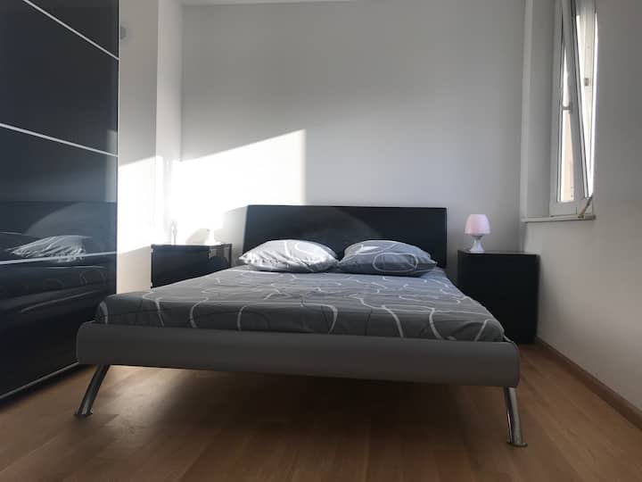 Dormitorio principal 2. Cama de 140x200 (con un bonito armario grande).