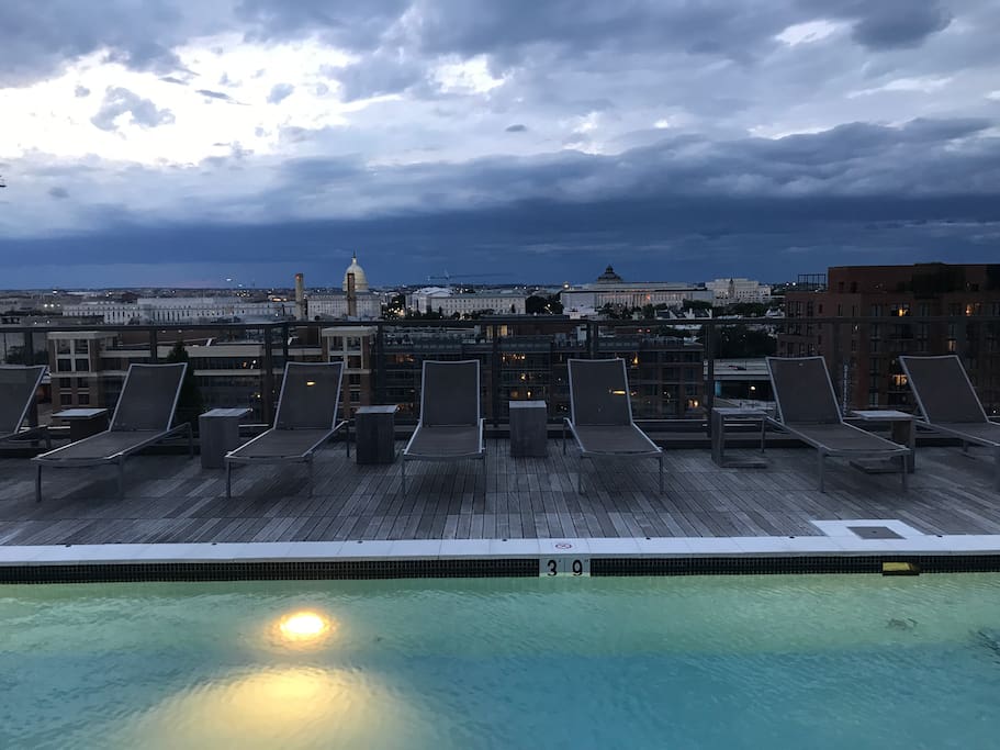 Rooftop pool with a view of the Capitol