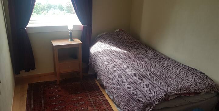 Най - малката спалня има легло от 0,90м.