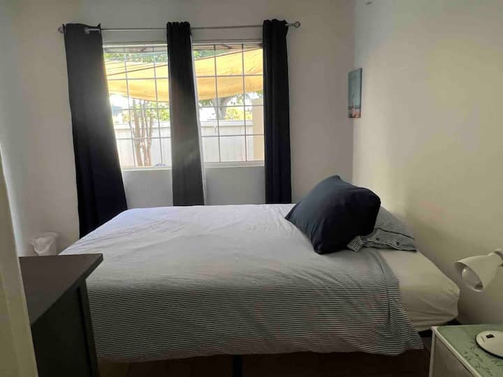 חדר שינה 1 בקומה הראשונה עם ארון הליכה גדול