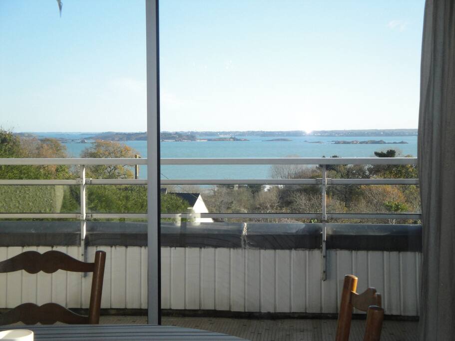 Vue sur les Iles des Ebihiens et la baie de St Malo
