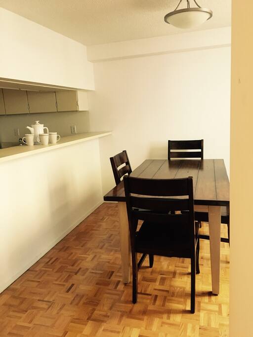 Dining area, seats 4