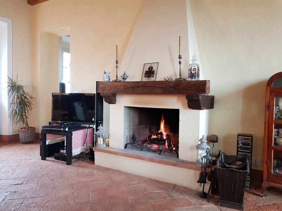 il caminetto accesso