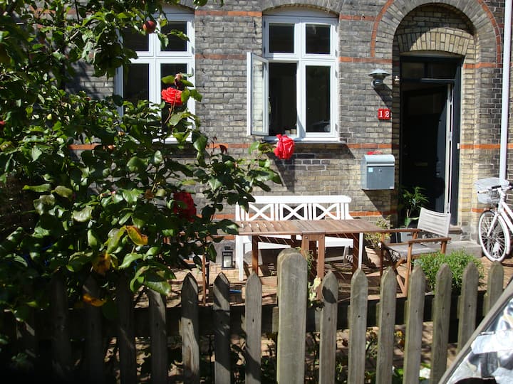 Family-friendly Urban And Historic Townhouse - Copenhagen