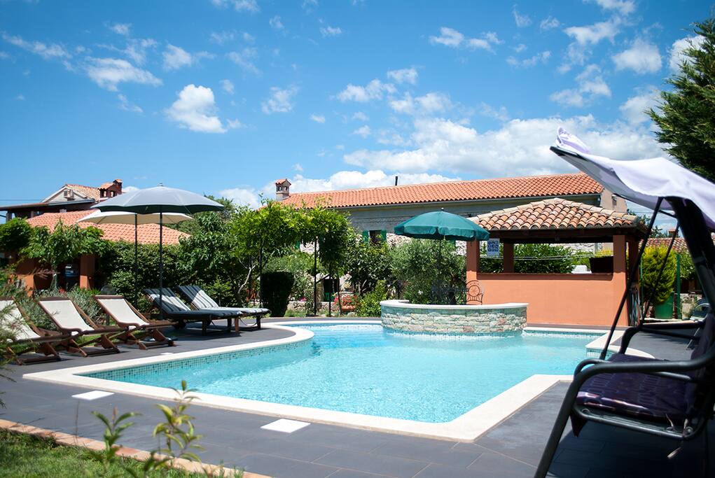 Istrian old house and a swimming pool