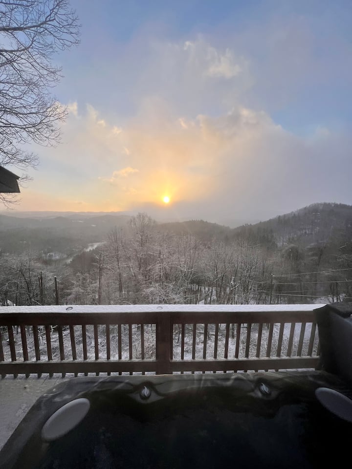 Unicorn Log Cabin Breathtaking VIEWS *Hot Tub* Cabins for Rent in