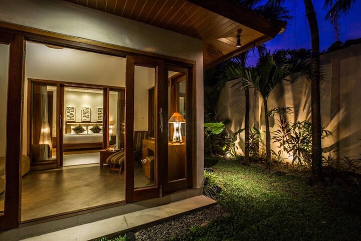 Dhomë gjumi me pamje nga kopshti 2 - Vila Seriska Dua Sanur 