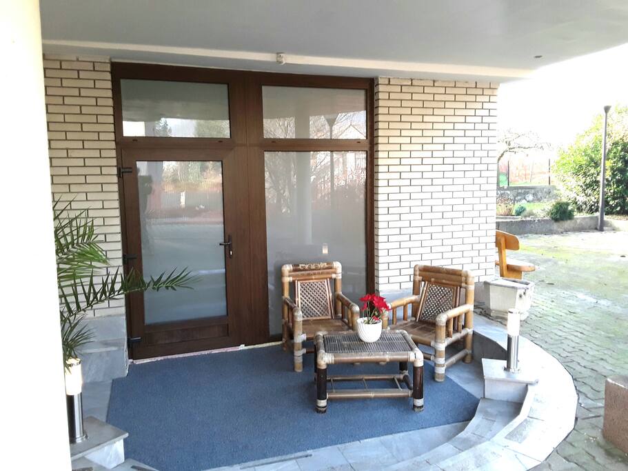 APPARTMENT ENTRANCE