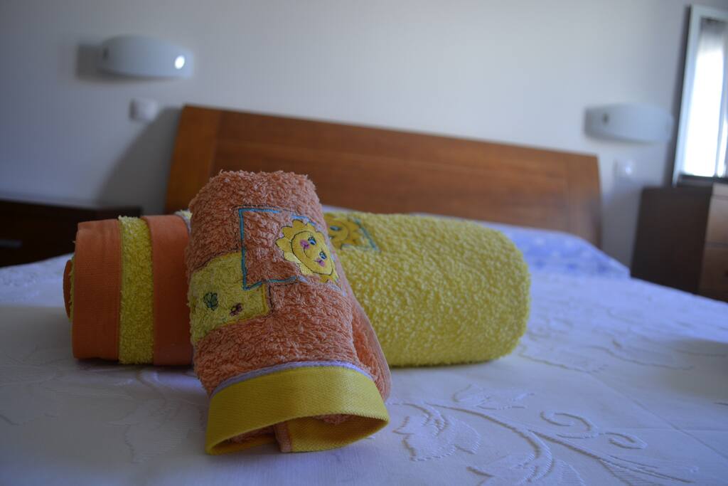 Quarto 1 / Bedroom 1
