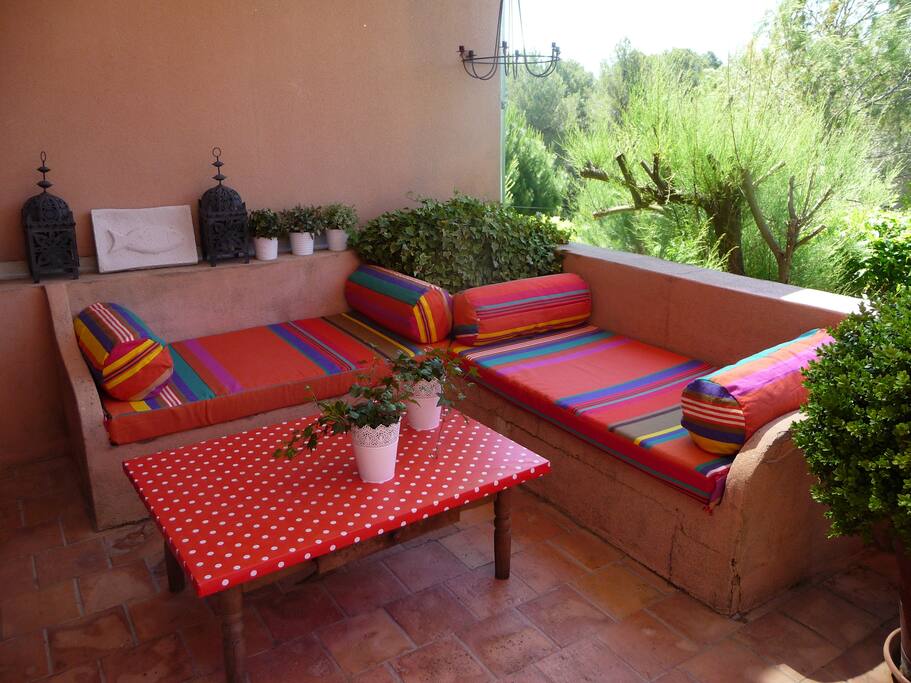 les banquettes pour la sieste, le thé, l'apéro?