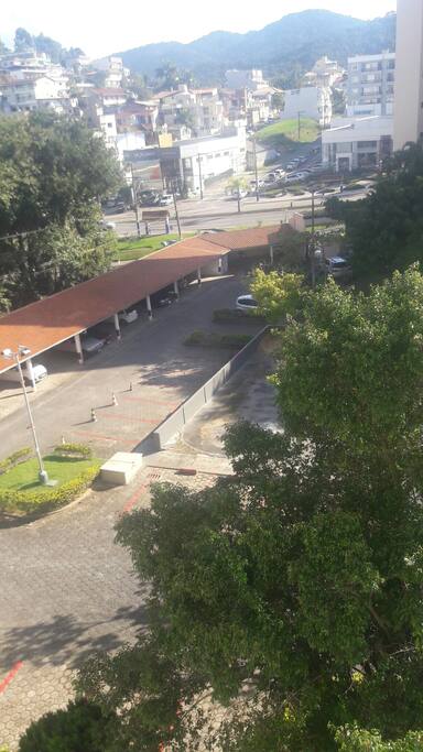 Foto do pátio interno do prédio.