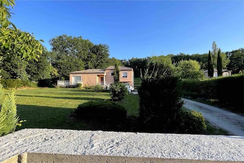 T2 fully equipped and large garden