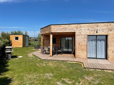 Cheerful cottage near beach private parking