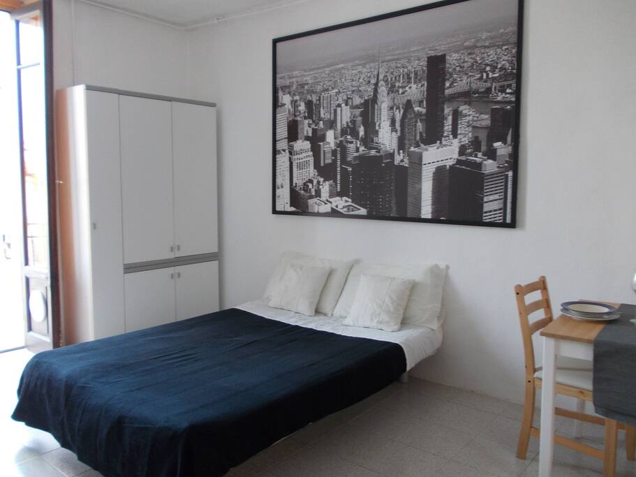 Soggiorno con il letto / The living room with bed
