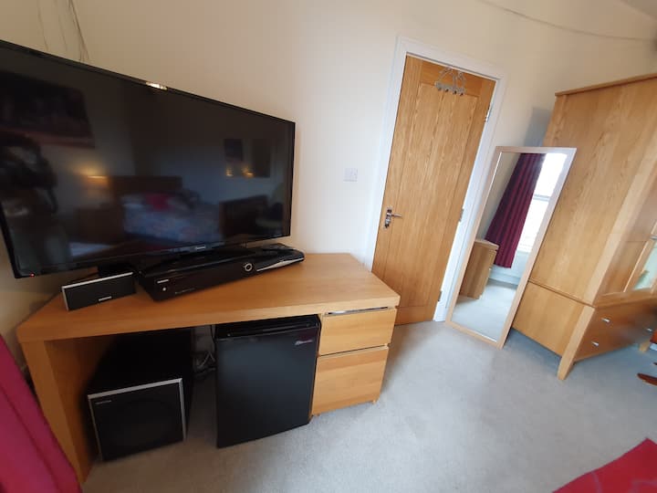 Big Family/group/just Mates Wanting To Share Room - Plymouth