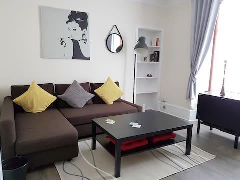 Top Airbnb: Cosy apartment in a very convenient location in Coldside