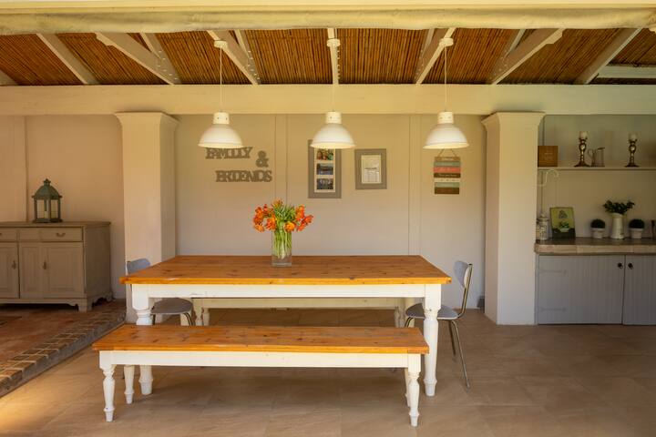 Stunning Family Home *loadshedding free!* gallery image 5