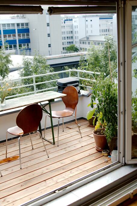 Balcony with BBQ for 10 persons.