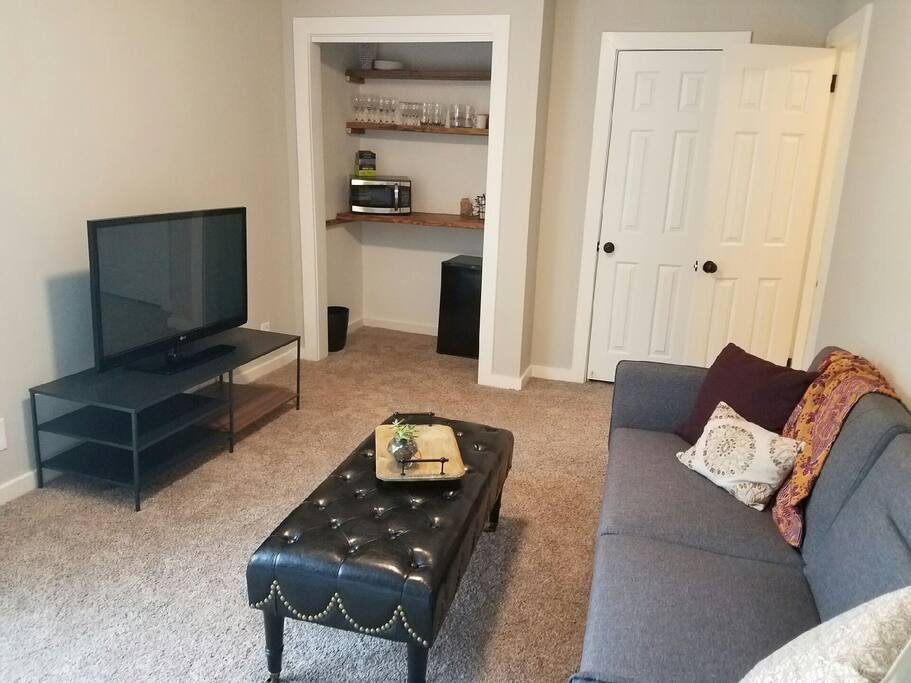 Bedroom #1 ... full bed, full futon, sleeps 4, TV, kitchenette, perfect place to wake up in morning and chill at night