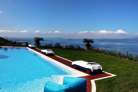 Lake Garda luxury studio with pool