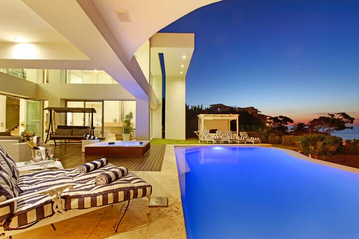 Hollywood Mansion & Spa Camps Bay with Butler gallery image 3