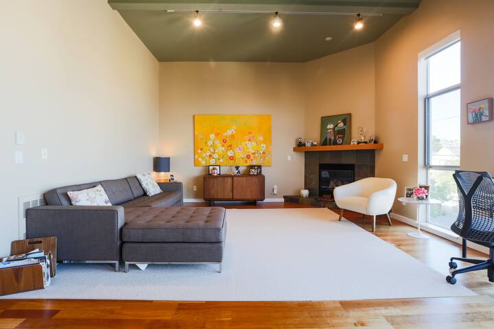 Luxe Start Up Loft •Bay Views• Prime Dogpatch gallery image 4