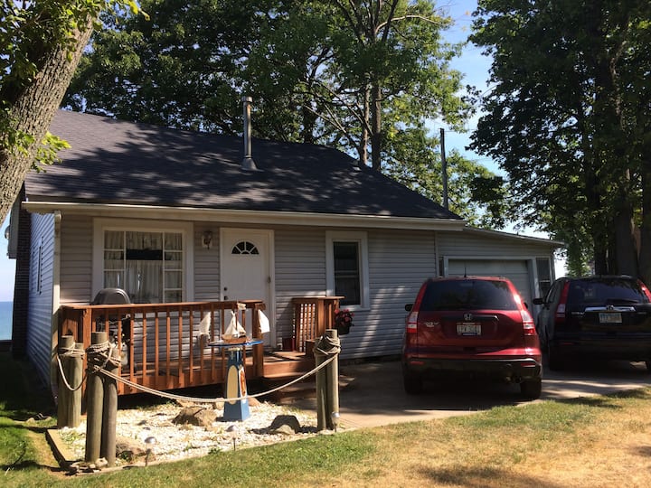 Lake Erie Cottage Beachfront Cottages for Rent in Ashtabula, Ohio