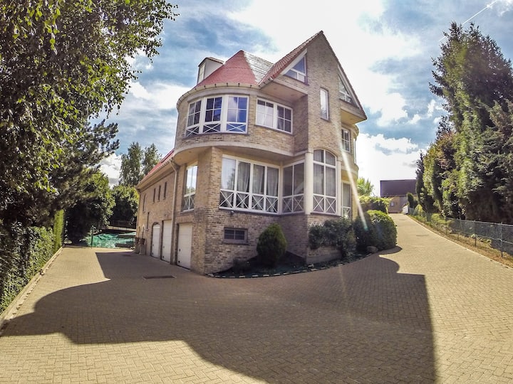 Splendid Villa near Brussels close to TomorrowLand