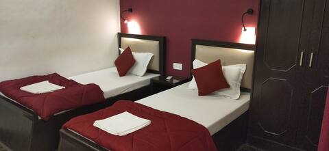 Twin room walking distance from Taj Mahal