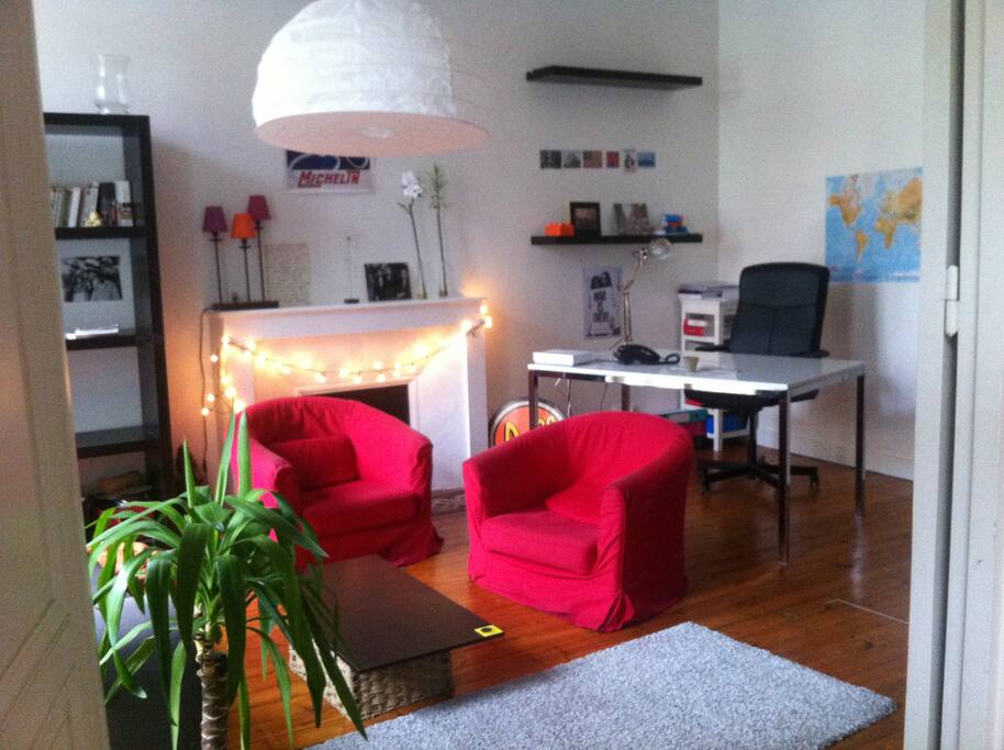 Salon (cuisine dans le dos)