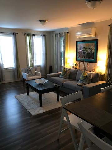 Modern condo in Providence w/free parking