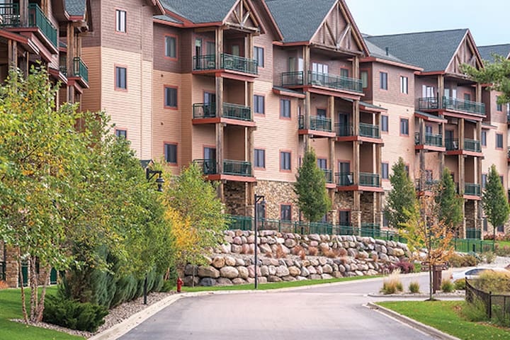 2bd/2bth -free waterpark (sleeps 8) Glacier Canyon