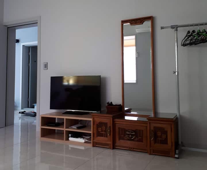 Prizemlje br.1 - Kozmetika i sušilica. Vješalice.