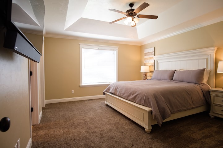 Bedroom 3 (Master, King with en suite) with 55 inch Smart TV