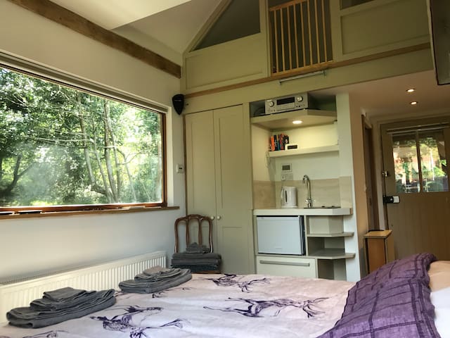 The Lavender Room - Self contained studio