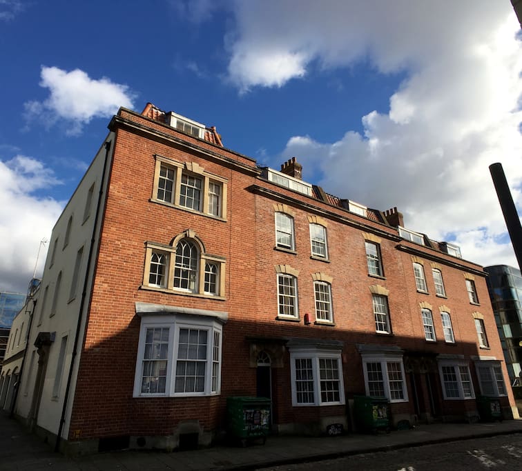 Apartment on the 2nd floor of this handsome Georgian townhouse