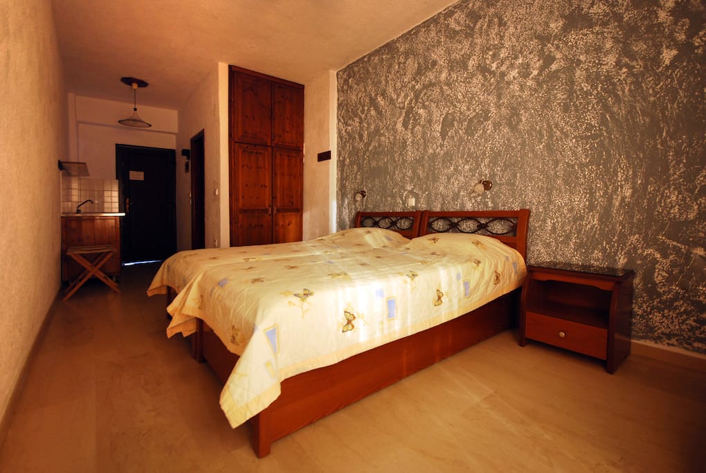 DOUBLE ROOM