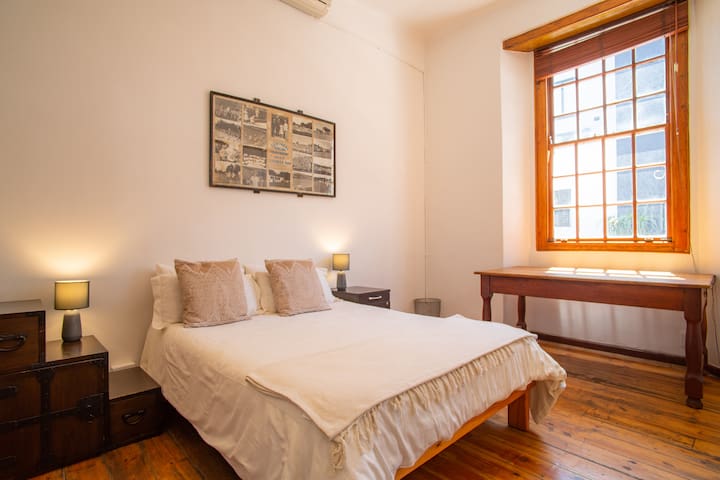 De Waterkant house for 8 (no load shedding) gallery image 4