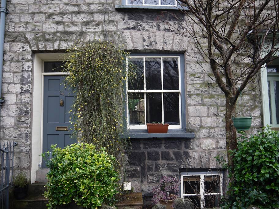 Stone built town house 5 minutes walk from town centre